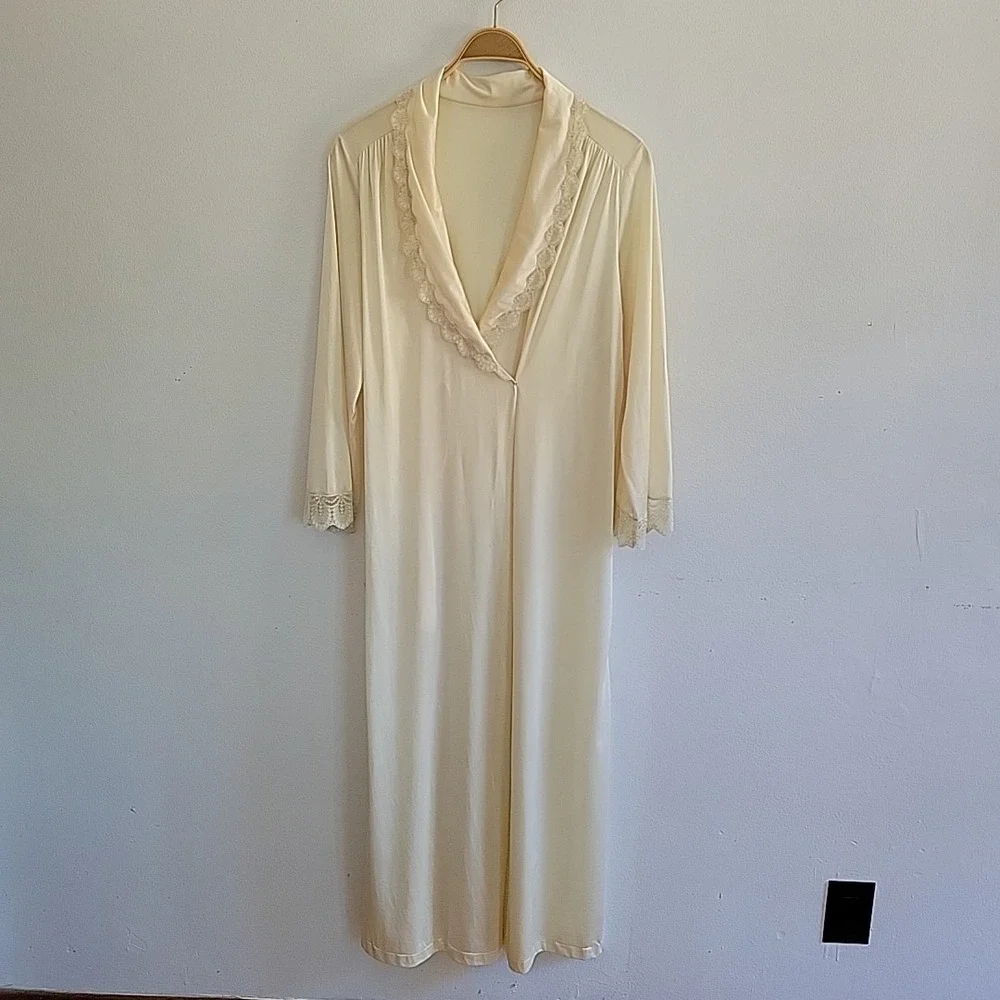 Vanity Fair Vintage Long Robe Lace Trim Nylon Antron III Shawl Collar USA Lounge